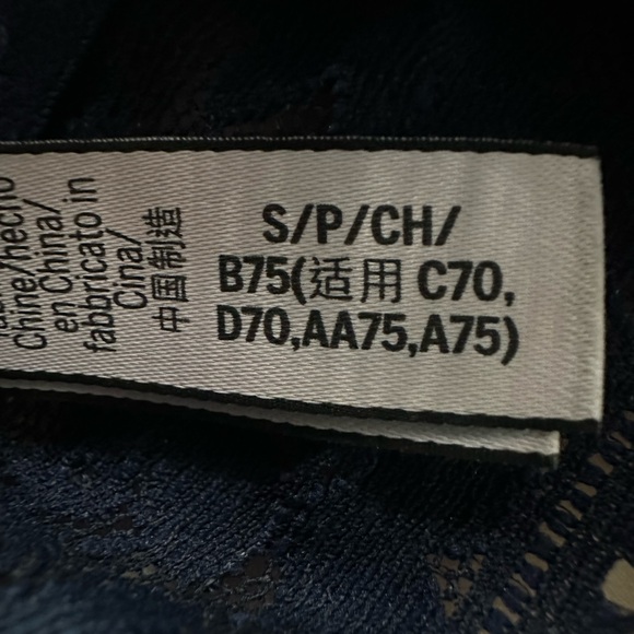 Victoria’s Secret Bralette 💙 - Picture 6 of 8